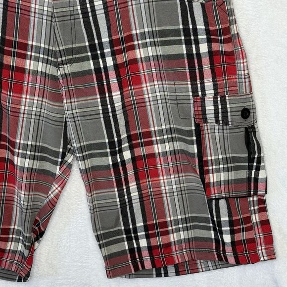 GB Red Plaid Cargo Shorts Mens Size 42 Regular Fit Flat Front Button Zip - Picture 5 of 16